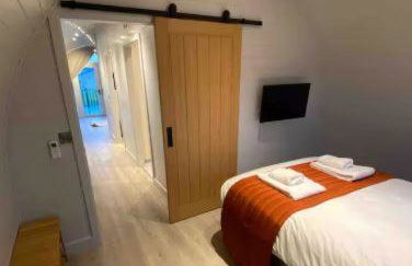 Blackbird Lodge - 2 bed with aircon, hottub, AC, accessible, stunning views - Photo 13