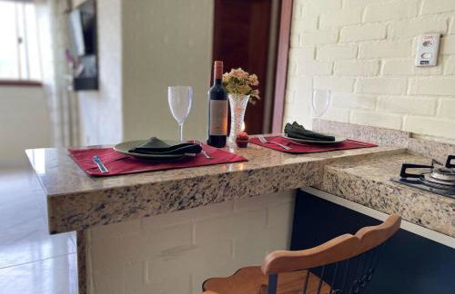 Flat com vista espetacular área central-cozinha completa-AR- 2 banheiros- casais - grupos ou familias ou empresas - Foto 17