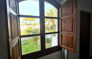 Modern House with large pool! - Photo 11