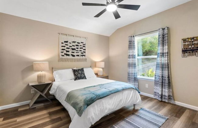 Modern Cabin in Pine Forest Near Austin - Foto 5