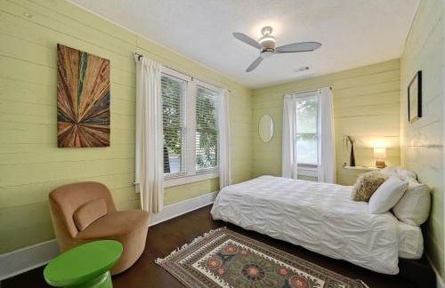 Peaceful Bungalow with Fenced Yard near Shops and Cafes - Photo 20