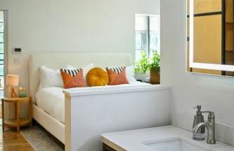 The Architect's Modern Castle - Photo 32