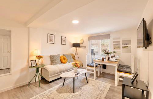 Large One Bedroom Apartments Southsea Sleeps 3 - Free Parking - Foto 1