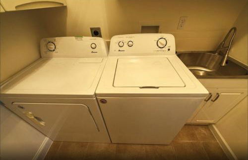 Modern 4BR City Condo 5min drive to FQ - Foto 64