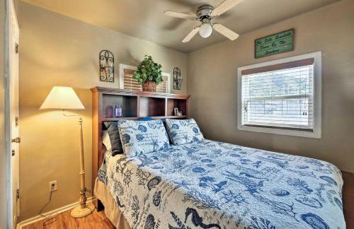 Tropical Island Escape with Deck, Walk to Avalon Bay - Foto 10