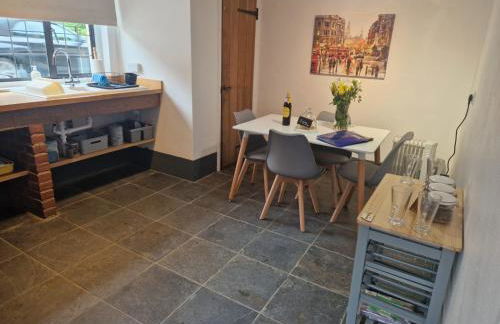 The Annex - Photo 20