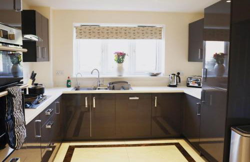 Spacious home with office and double driveway & FREE Wifi By ULTIMATE HOMES AWAY - Foto 25