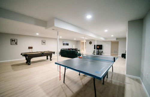 Spacious 5BR 3BA Free Parking Minutes to DC with Pool - Foto 7