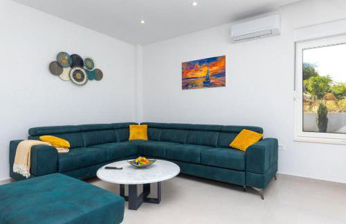 Familiy Villa Navis with heated pool - Photo 47