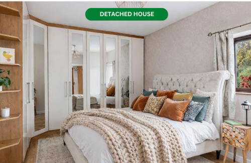 Meadow House with Driveway Parking, Spacious Garden, Fast Wifi and Smart TVs by Yoko Property - Foto 2