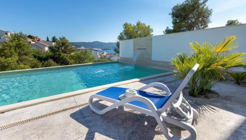 Villa Adria View Exklusive Villa am Meer mit Pool und BBQ für 8 Personen - Foto 4, sunbed