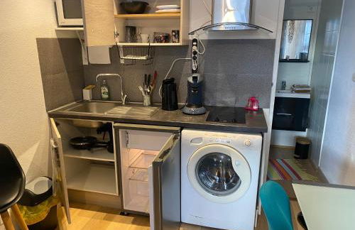 Nancy, Magnifique studio totalement climatisé, meublé, salle de bains et wc séparés, parking privé, cuisine équipée, WIFI - Foto 26