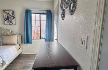 Luna's Cozy Private Hosted Suite with Fireplace and 2 Bedrooms - Foto 17