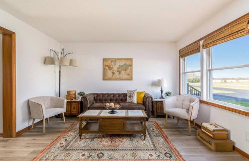 Cozy 2BR Condo w Private Patio - Vintage Charm - Foto 1