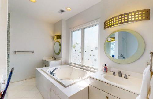 Deck and Private Dock! Winchester Creek Estate - Foto 17