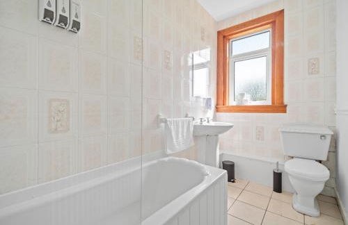 Whiteside 3 Bedroom Apartment - Bathgate - Photo 22