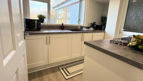 Spacious house for 7 - Ideal for Solihull NEC - Work and Family Groups - Foto 5, stove