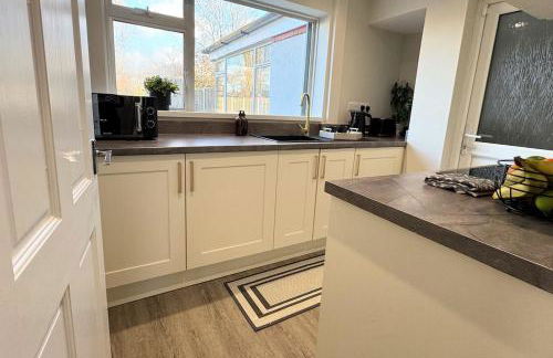 Spacious house for 7 - Ideal for Solihull NEC - Work and Family Groups - Foto 5