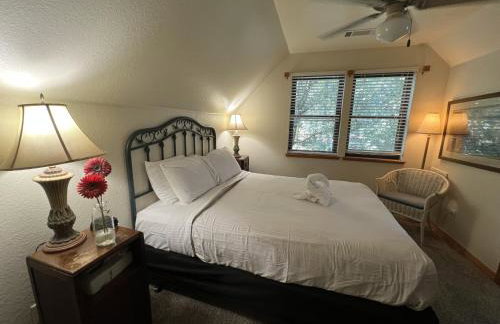 C11, Two bedroom, two bath log-sided, luxury Harbor North cottage with hot tub cottage - Foto 33