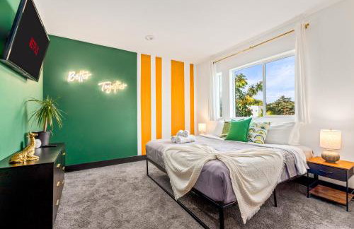 Spacious Luxury Villas in the heart of LA! Free parking and Jacuzzi - Photo 42