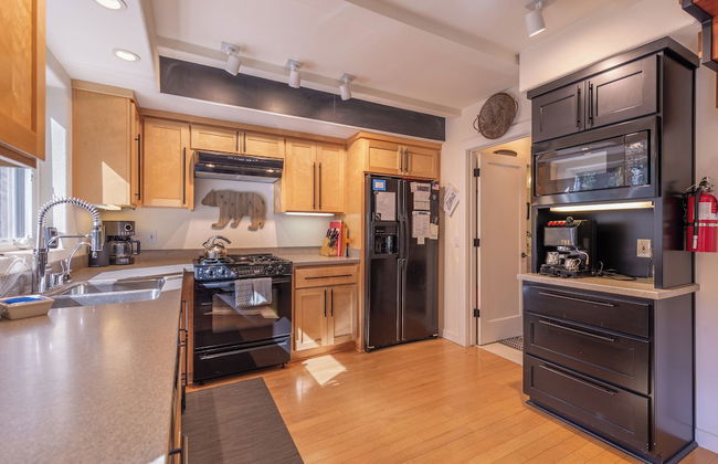 3BR Home in Alpine Meadows for 8 - Photo 12