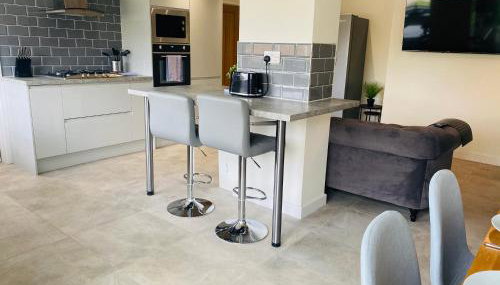 Modern Family Home with Off-Road Parking - Foto 3, pet friendly