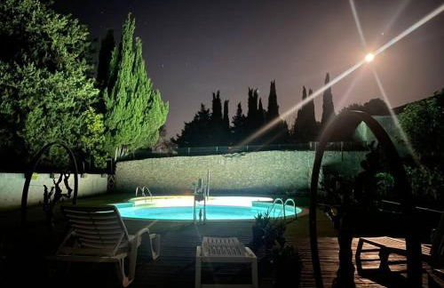 Haut de maison et piscine dans un domaine viticole - Foto 1