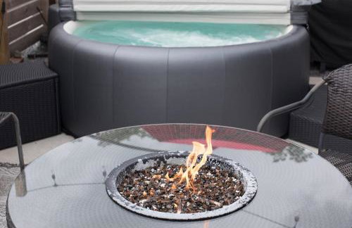 Eclipse Hot tub and billiards in Downtown Geneva - Foto 24