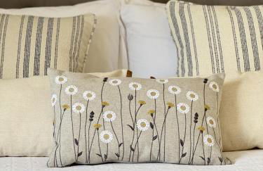 'BRAMLEY FALL COTTAGE' NEW AVAILABILITY - Attached Cottage,3 Bedrooms-1 on ground level, SLEEPS 6-2 Bathrooms, Wittering and Chichester easy drive, Child friendly,Small Breed Dog Friendly 2 max, Parking-EV Point - Foto 15