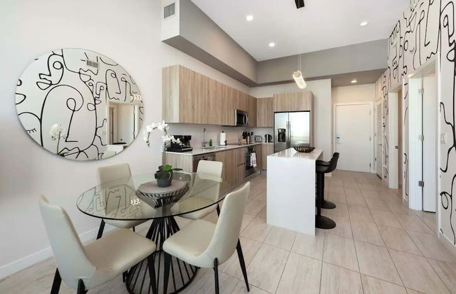 Modern Condo in Design District - Photo 15