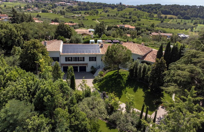 Green and Blue Villa by Wonderful Italy - Photo 80