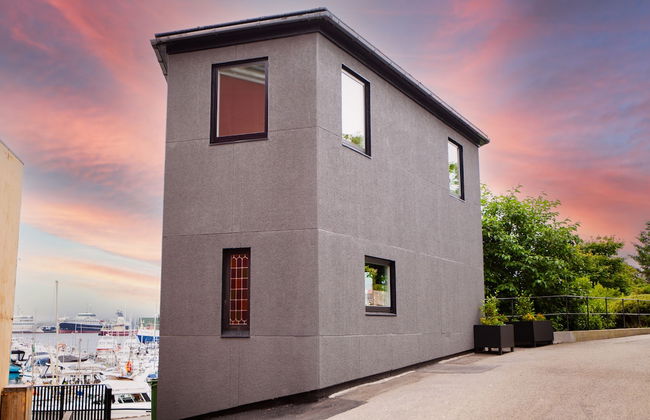 Stunning Marina View - Brand New - City Center - Photo 37