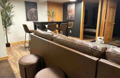 The Chalet - Spacious 7 bedroom near Sugarloaf, on Snowmobile and UTV trails, Hiking, Golf and Flagstaff Lake across the street - Foto 21