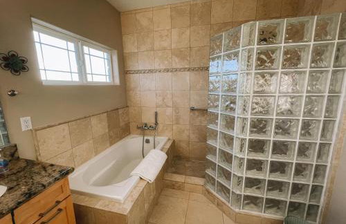 2 min walk to beach! Large Home! Rooftop Deck! - Foto 20