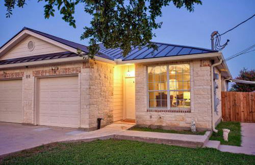 NEW Oak Lodge at Little Ranches 5 min to Square - Foto 20