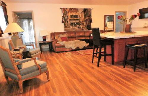 NEW CHARMING 2 BEDROOMS UNIT CLOSE TO EVERYTHING - Foto 17