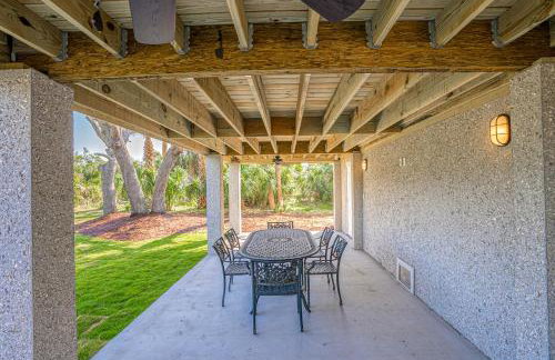 NEW LISTING Six Bedrooms - Private Dock - Steps to the Beach - Sleeps 14 - Foto 67