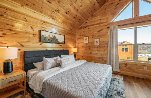 Indoor Pvt Pool, Pkyway, 44, HotTub, BBQ, King - Photo 10