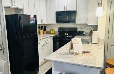 Trendy Midtown Apartment - Foto 13