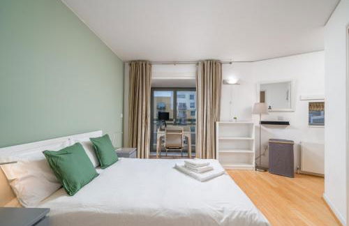 Lovely 3BD Flat, Parking, sleeps SIX close to O2 - Foto 3