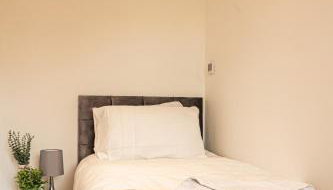 Cosy 2 Bedroom Apartment - Free Parking, Fast WiFi and Smart TV by Tejza Property - Foto 2, towels