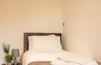 Cosy 2 Bedroom Apartment - Free Parking, Fast WiFi and Smart TV by Tejza Property - Foto 2