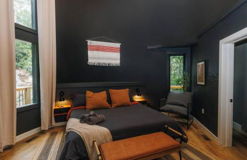 NEW Unique Stay w King Beds and Private Hot Tub - Foto 13