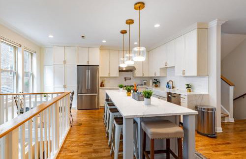 Windy City Getaway - 3BR 2BA Chicago Townhouse home - Photo 24