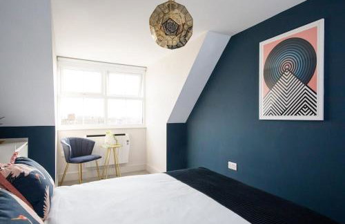 Luxury Penthouse ~ Super King Bed 5 min to Beach - Foto 24