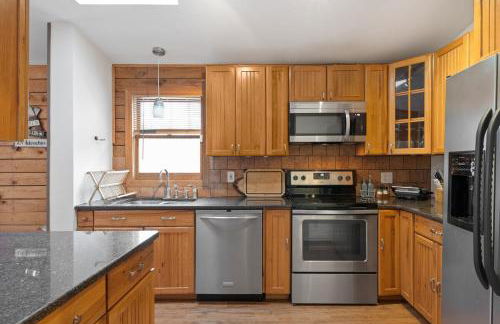 5 min to Lake Chic Cozy Hot Tub - Foto 26