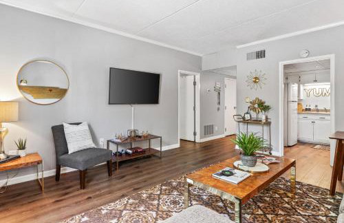 Famous MUSIC ROW 1 Bedroom Condo with FREE Parking and Pool - Foto 13