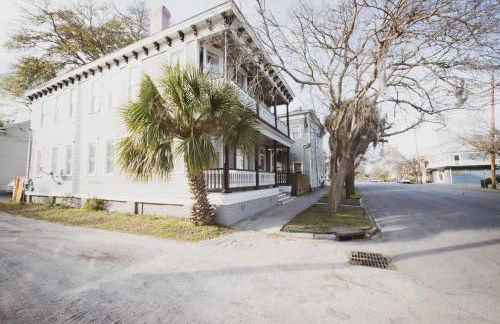 Entire Duplex 2 APTS & 6 BDRS near Forsyth Park! - Foto 36