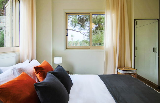 Phaedrus Living: City View Luxury Iras Flat 102 - Photo 18