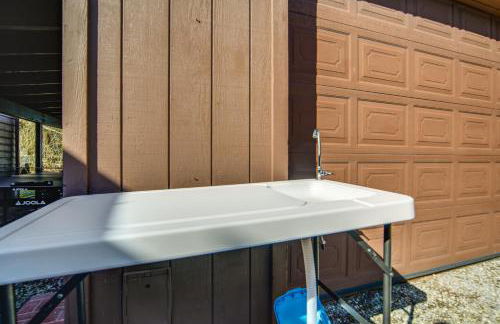 Charming Pymatuning Lake House Near Park and Beach - Photo 31